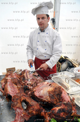 Kaszubskie dozynki powiatu kartuskiego w Zukowie. Na...