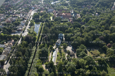Gdansk Oliwa z lotu ptaka. Park oliwski z palmiarnia,...
