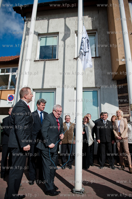 Zukowo. Uroczyste wciagniecie flagi na maszt przed...