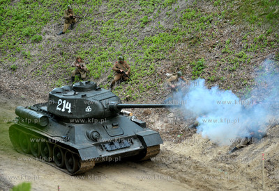 Wyburzanie Mostku Weisera Dawidka na gdanskiej Strzyzy....
