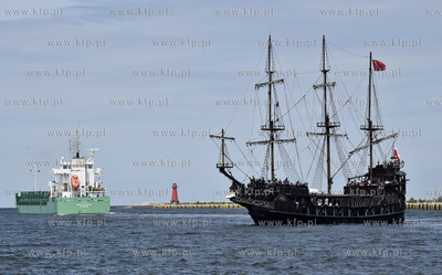 Gdańsk. Nowy Port.  Martwa Wisła. Kanał portowy...