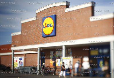 Gdansk. Ul. Grunwaldzka. Sklep Spozywczy Lidl.
09.09.2009
fot....