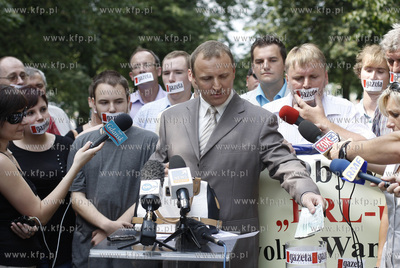 Europosel PiS zdecydowal przekazac wydawcy Gazety Wyborczej...