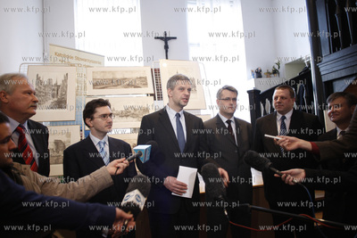 Gdansk. Galeria Mariacka. Konferencja prasowa Pawla...