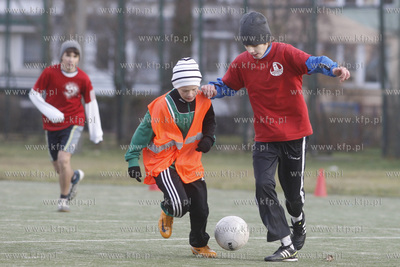 Gdansk Zaspa. Pilkarski turniej dzikich druzyn Do przerwy...
