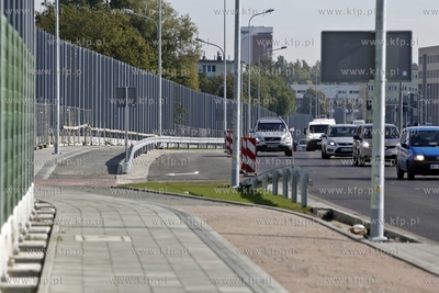 Gdansk. Budowa Trasy Slowackiego. Montaz ekranow dzwiekkochonnych...