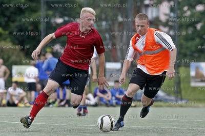 Gdansk Zaspa. Pilkarski turniej dzikich druzyn Do przerwy...