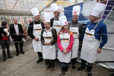 Wielki Show Kulinarny na Dlugim Targu w Gdansku. Wlodarze...