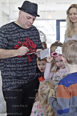 Sopot. Zatoka Sztuki. Krzysztof Skiba czyta dzieciom.
17.01.2015
fot....