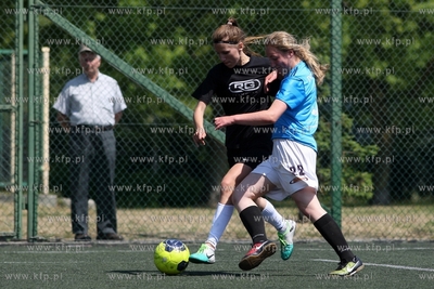 Gdansk Zaspa. Pilkarski turniej dzikich druzyn Do przerwy...