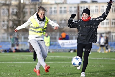 Gdansk Zaspa. Pilkarski turniej dzikich druzyn Do przerwy...