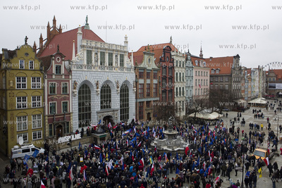 Gdańsk. Długi Targ. Manifestacja jedności z Europą...