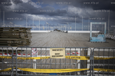 Drugi dzień swiąt wielkanocnych w Sopocie. Molo.
13.04.2020
fot....