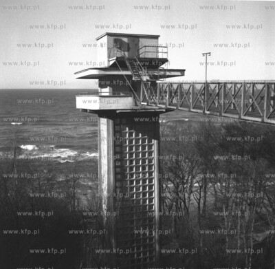 Jastrzebia Gora, zniszczona pozniej przez morze wieza...