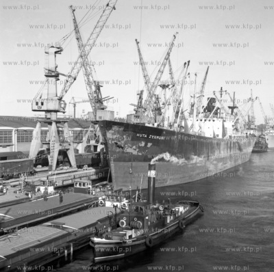 Statek Huta Zygmunt w gdynskim porcie. 0003504 1967...