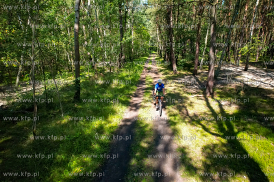 Leśna trasa pieszo - rowerowa między Stogami i Górkami...