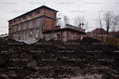 Kolejne budynki Stoczni Gdanskiej do wyburzenia .Tym...