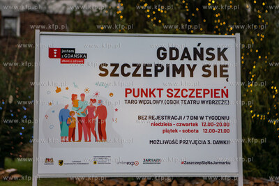 Punkt szczepień przeciwko COVID-19 na Jarmarku Świątecznym...