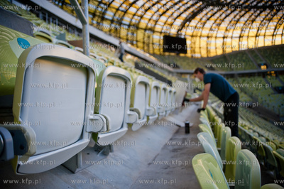 Gdansk. Stadion PGE Arena. Malowanie napisu Lechia...