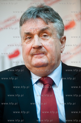 Gdynia. Gdynia. Biuro poselskie Leszka Millera. Konferencja...