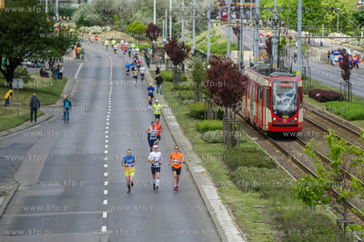 Zawodnicy na trasie II PZU Gdansk Maraton. 
15.05.2016
fot....