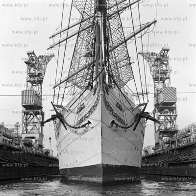 Remont Daru Pomorza w Gdyńskiej Stoczni Remontowej.
02.1969
0002004z_luty1969
Fot....