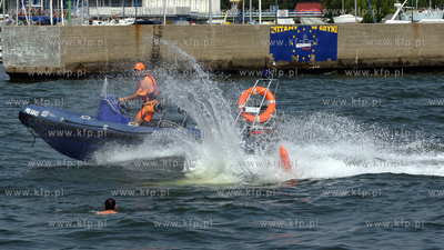 Pokazy ratownictwa Wodnego Ochotniczego Pogotowia Ratunkowego...