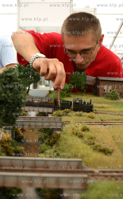 "Swiat Modelarstwa - targi, wystawa, gielda" to jedna...