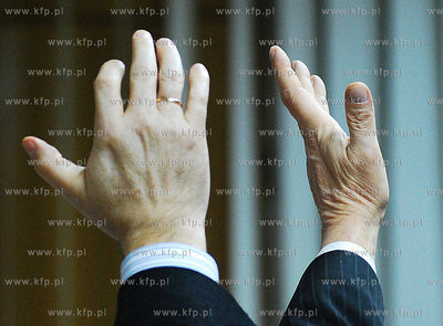 Sesja budzetowa Rady Miasta Rumi. Nz. Glosowanie22.02.2007Fot....