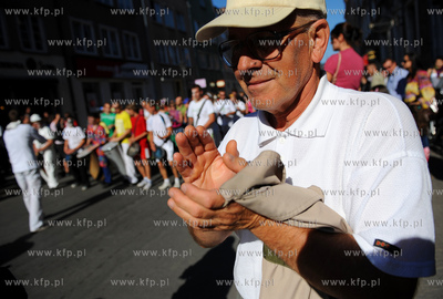 Gdansk. Parada karnawalowa grup kuglarskich z Trojmiasta...