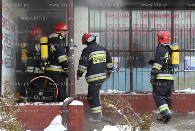 Pozar w sklepie rybnym na Gdanskim osiedlu Morena,...
