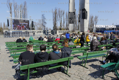 Transmisja uroczystosci pogrzebowych Pary Prezydenckiej,...