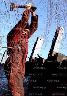 Ustka. Roman Stawikowski, wlasciciel kutra Janina,...