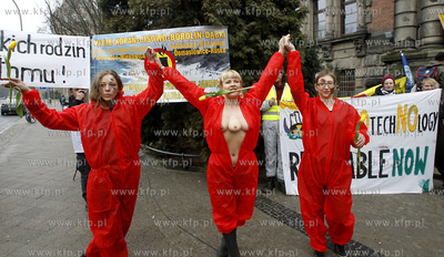 Przed szczecinskim Urzedem Wojewodzkim odbyla się...