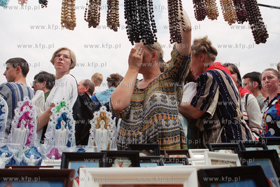 Papiez Jan Pawel II w Trojmiescie Na zdjeciuPielgrzymi...