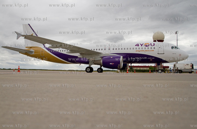 Airbus 320 nowej polskie linii czarterowej 4YouAirlines...
