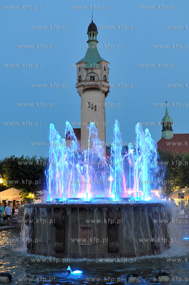 Sopot. Skwer Kuracyjny k. Molo. Fontanna. Pokaz dla...