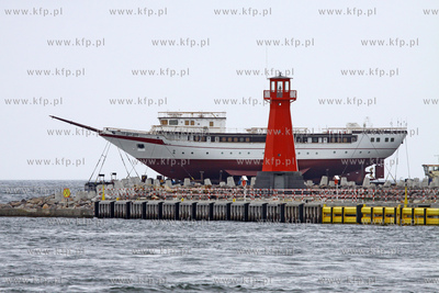 Transport kadluba do portu wewnetrzego w Gdansku szkolnego...