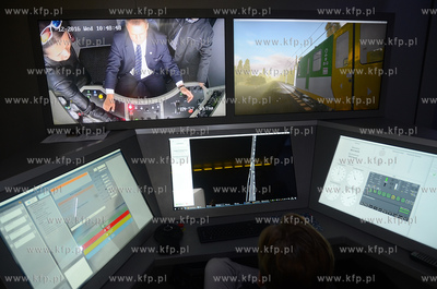 Gdynia. Prezentacja symulatora lokomotywy SIMTRAQ....