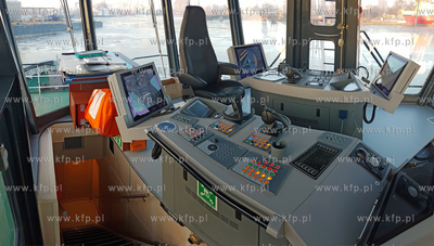 SD Tempest, holownik typu RotorTug z trzema pędnikami...