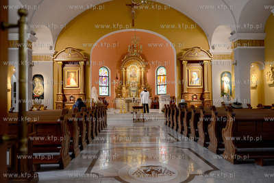 Zgodnie z obowiazujacymi od 25 marca rozporzadzeniami...