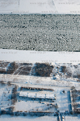 Kra na Wisle w okolicy ujscia. Odcinek miedzy mostem...