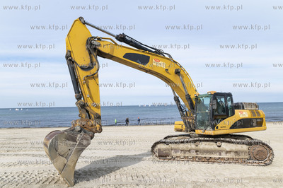 Sopot. Piasek z dna morza wydobyty podczas prac pogłębienia...