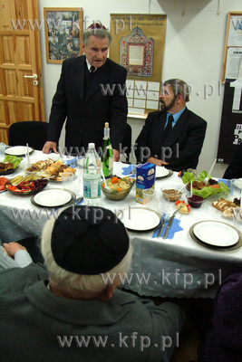 Szewach Weiss (po prawej) - ambasador Izraela w Polsce...