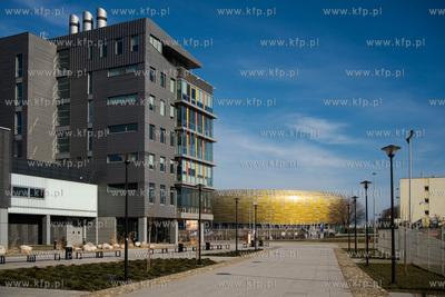 PGE Arena w Gdansku, po lewej budynek Miedzynarodowych...