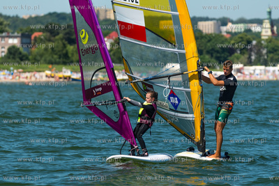 Plaza w Sopocie, przy Sopockim Klubie Zeglarskim. Briefing...