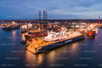 Gdansk, kanal Portu Gdanskiego, Stocznia Remontowa,...