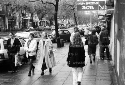 Gdynia, ul. Swietojanska. 4.10.1992 1pazdziernik92_m.kosycarz_p8...