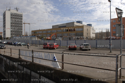 Gdansk. Wyburzanie starych budynkow pod budowe nowych...