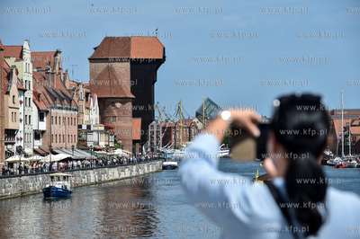 Gdańsk. Motława i Długie Pobrzeżę oraz Żuraw...